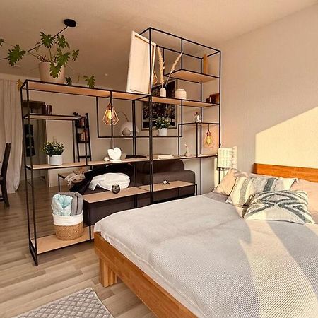 'Das kleine Feine' - Ruhige, helle Ferienwohnung mit Parkplatz und Balkon Pforzheim Exterior foto
