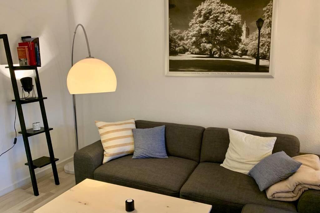 'Das kleine Feine' - Ruhige, helle Ferienwohnung mit Parkplatz und Balkon Pforzheim Exterior foto