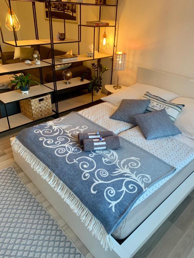 'Das kleine Feine' - Ruhige, helle Ferienwohnung mit Parkplatz und Balkon Pforzheim Exterior foto