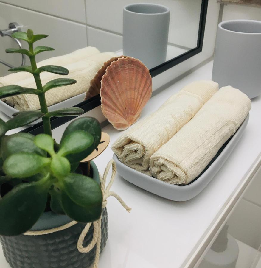 'Das kleine Feine' - Ruhige, helle Ferienwohnung mit Parkplatz und Balkon Pforzheim Exterior foto