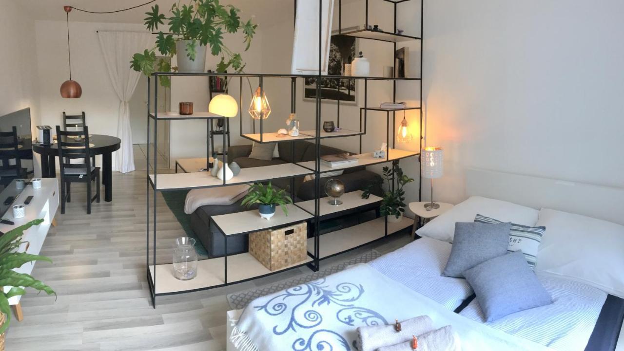 'Das kleine Feine' - Ruhige, helle Ferienwohnung mit Parkplatz und Balkon Pforzheim Exterior foto
