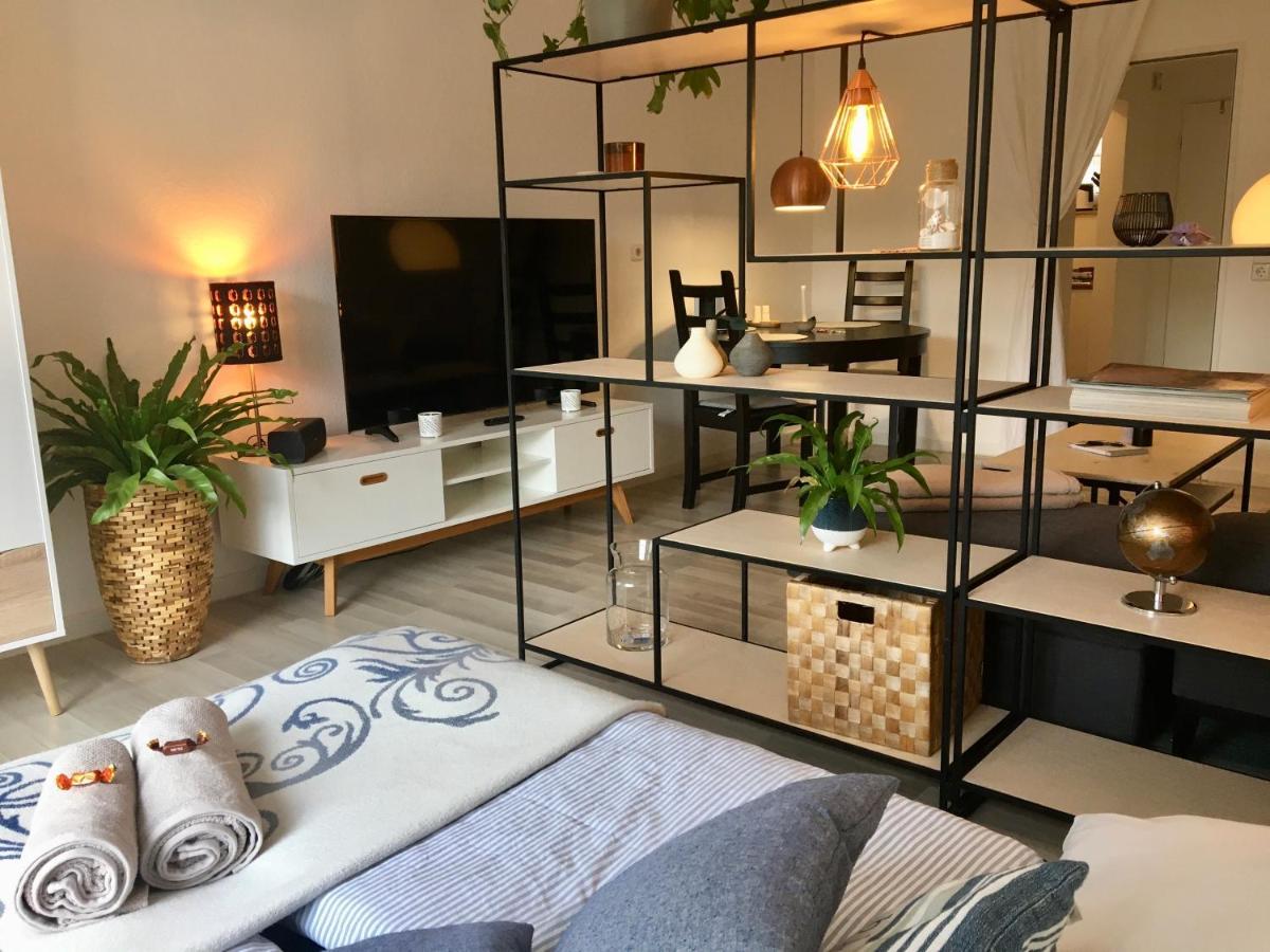 'Das kleine Feine' - Ruhige, helle Ferienwohnung mit Parkplatz und Balkon Pforzheim Exterior foto