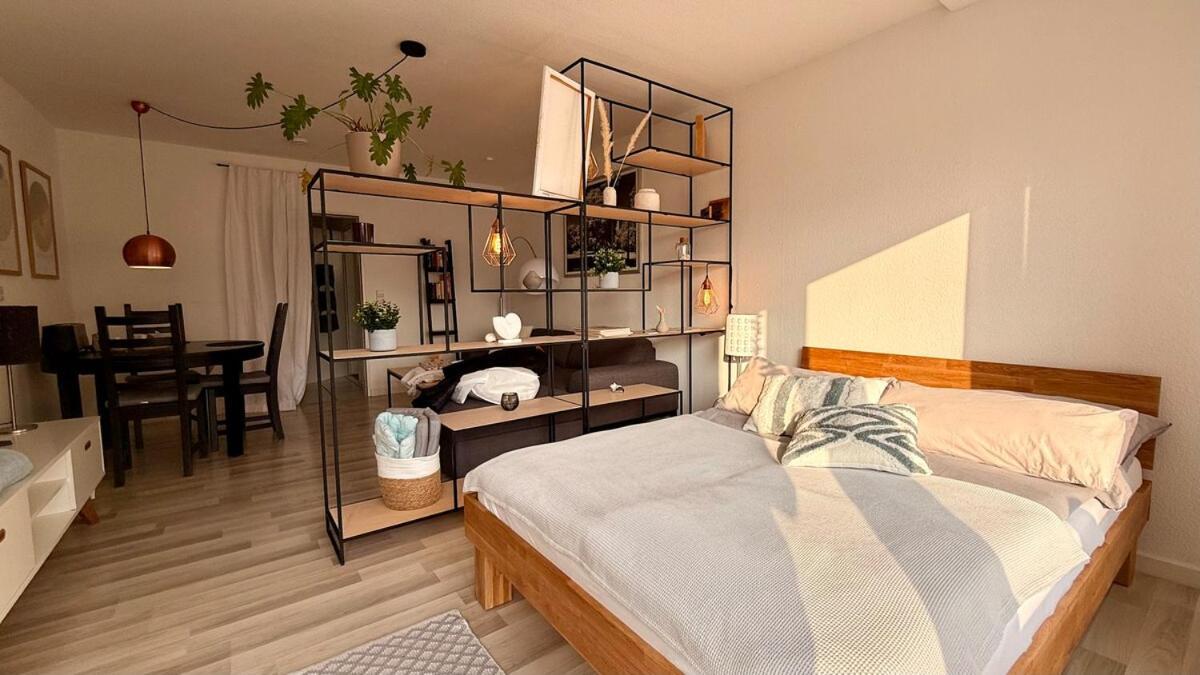 'Das kleine Feine' - Ruhige, helle Ferienwohnung mit Parkplatz und Balkon Pforzheim Exterior foto
