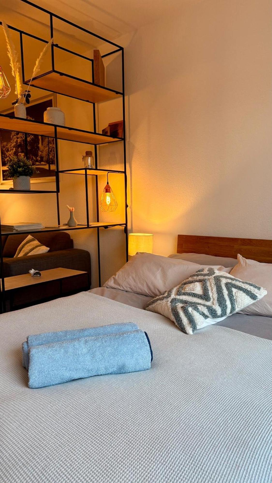 'Das kleine Feine' - Ruhige, helle Ferienwohnung mit Parkplatz und Balkon Pforzheim Exterior foto