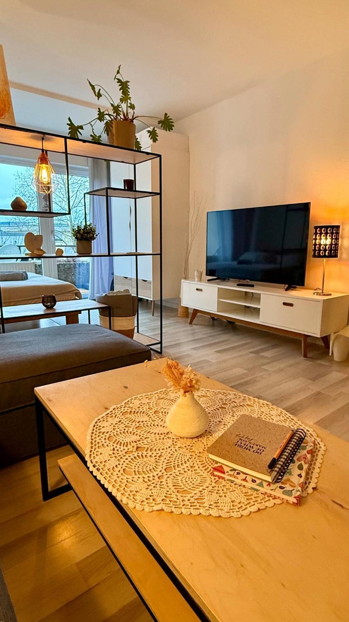 'Das kleine Feine' - Ruhige, helle Ferienwohnung mit Parkplatz und Balkon Pforzheim Exterior foto