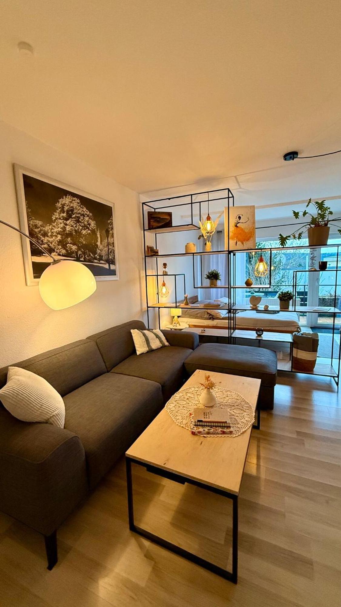 'Das kleine Feine' - Ruhige, helle Ferienwohnung mit Parkplatz und Balkon Pforzheim Exterior foto