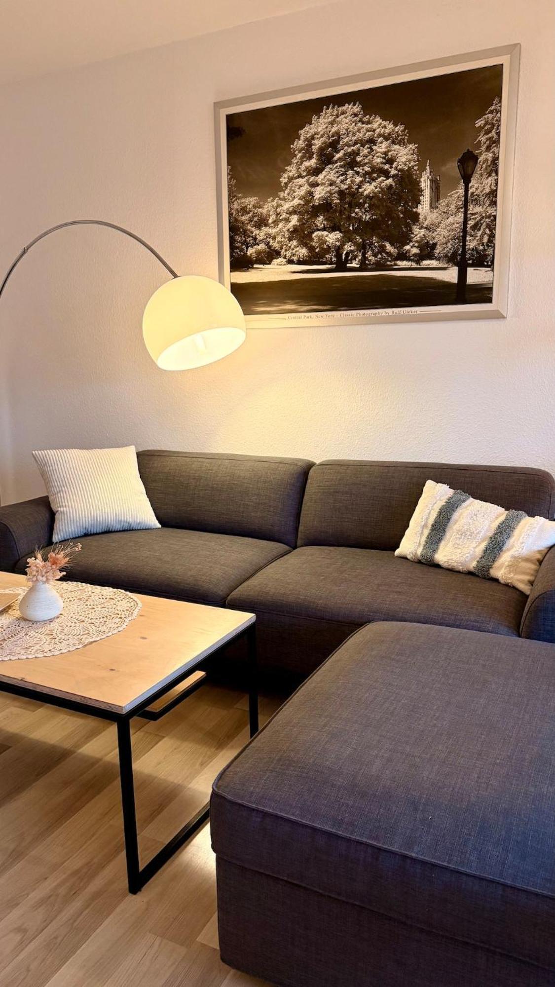 'Das kleine Feine' - Ruhige, helle Ferienwohnung mit Parkplatz und Balkon Pforzheim Exterior foto